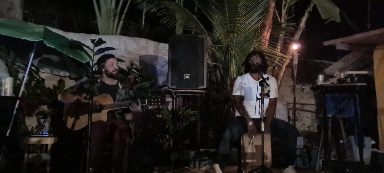 Sintonia Surf Hostel E Bar Ubatuba Dış mekan fotoğraf
